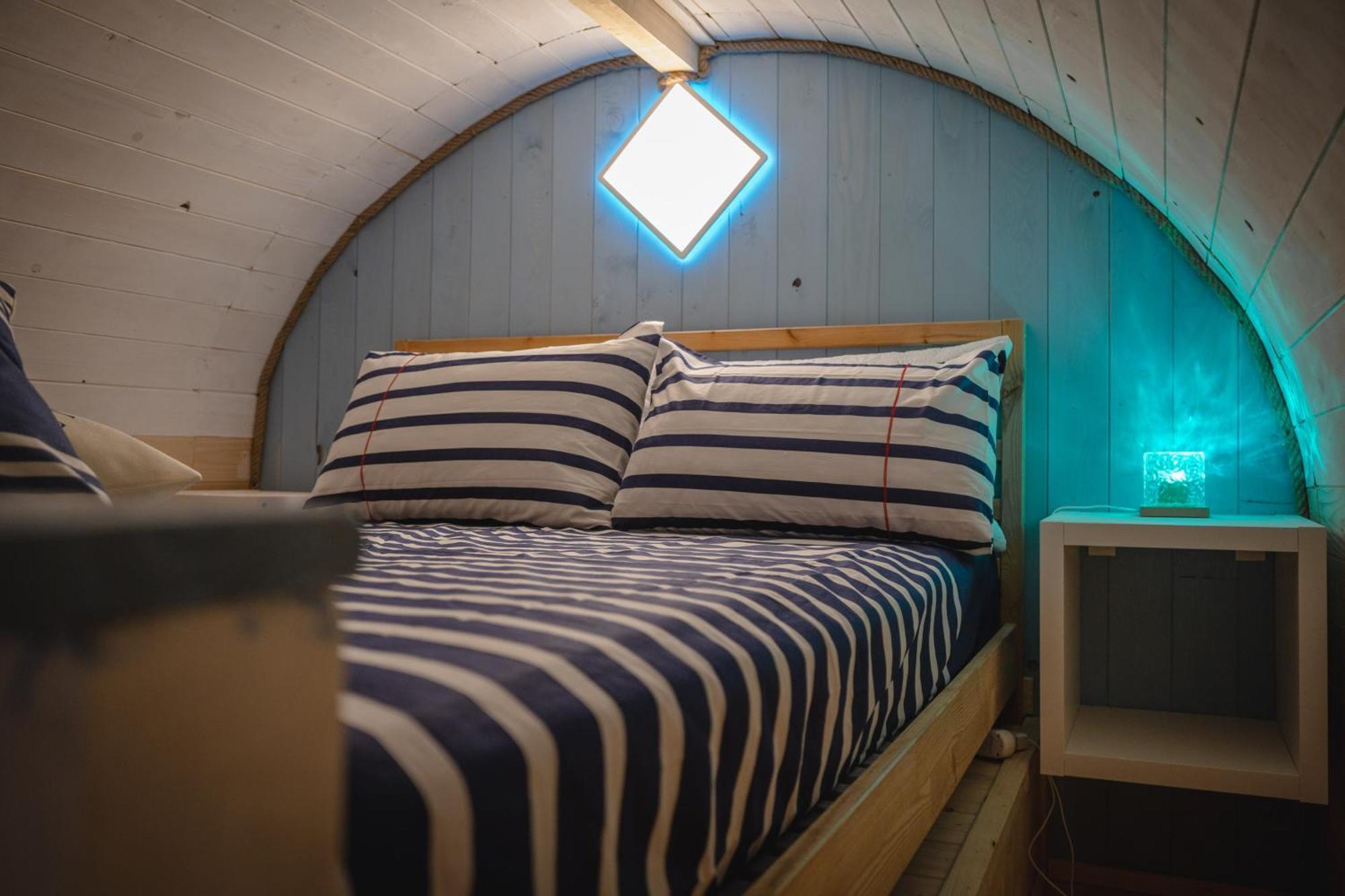 Tiny House - Boat Neapel