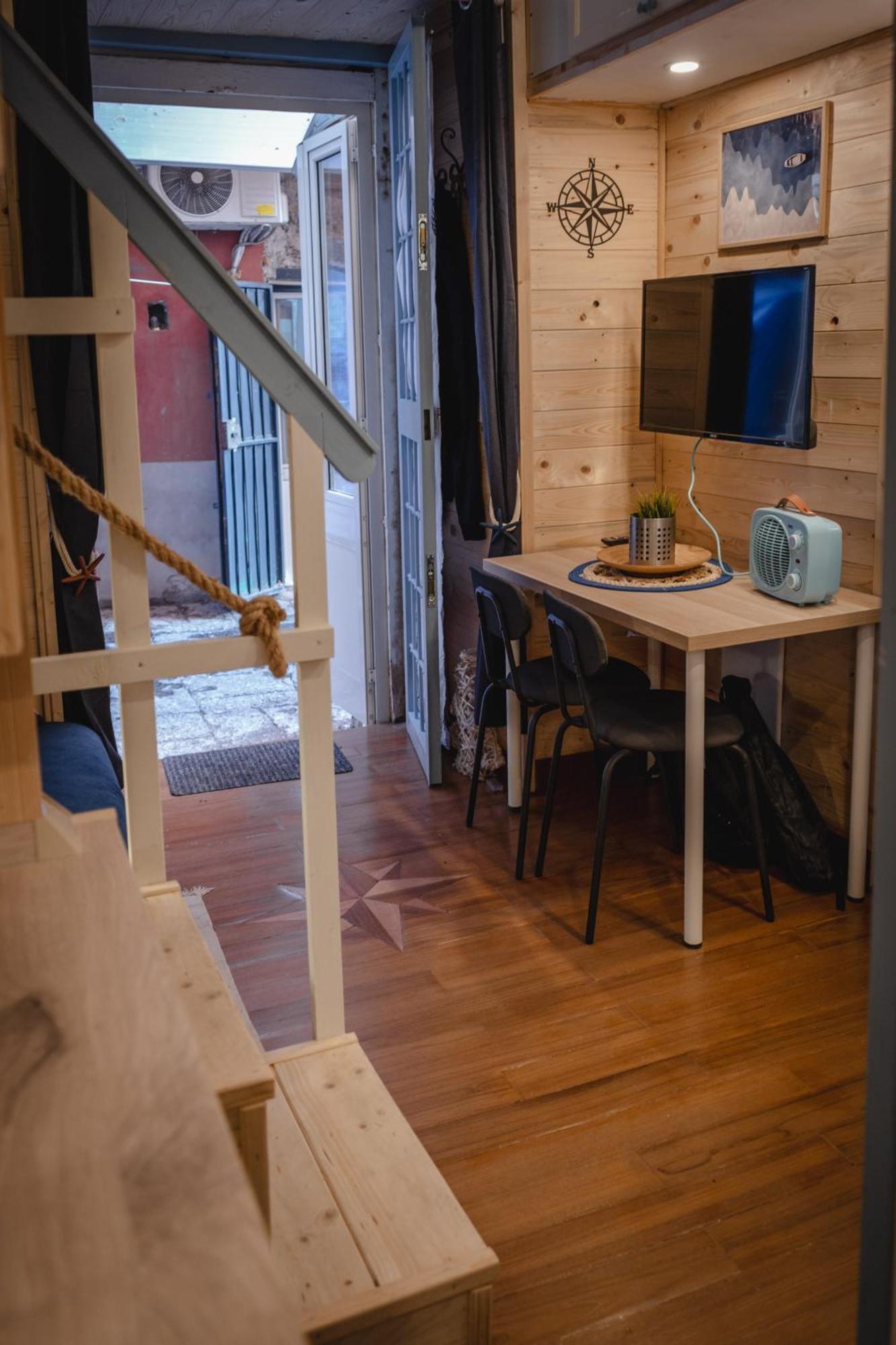 Tiny House - Boat Neapel