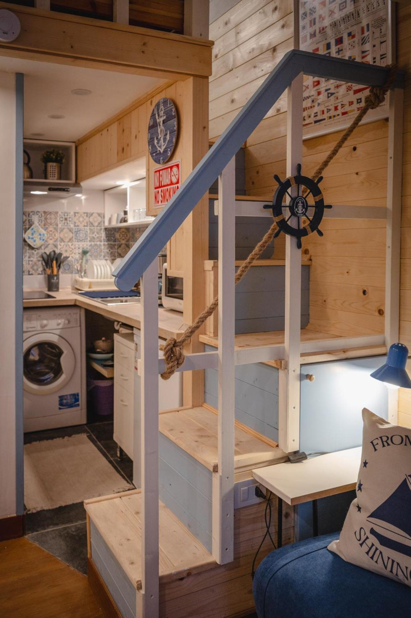 Apartment Tiny House - Boat